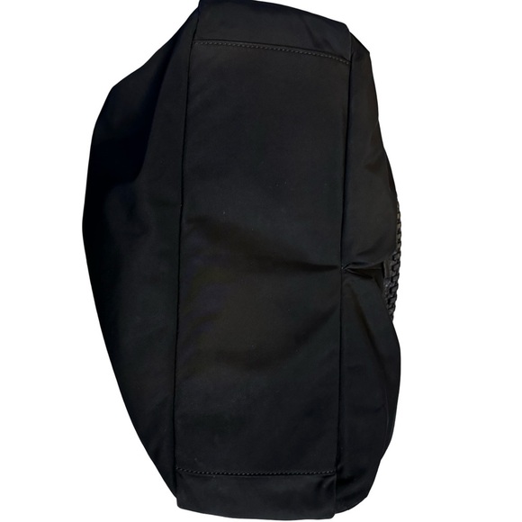 Tory Burch
Tory Burch Black Nylon and Leather
Messenger Bag - Picture 4 of 15